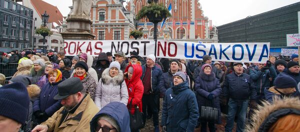 Митинг на Ратушной площади в поддержку мэра города Нила Ушакова Митинг на Ратушной площади в поддержку мэра города Нила Ушакова - Sputnik Латвия