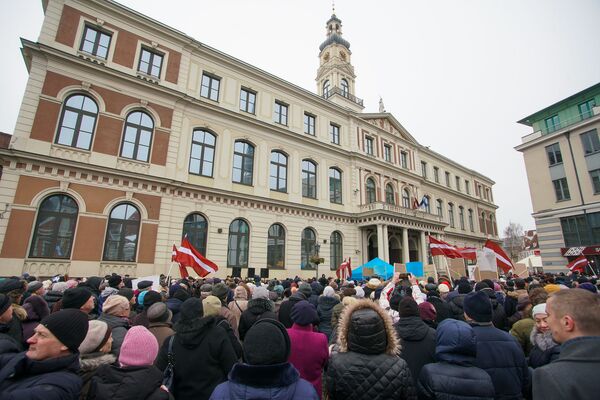 Что это было: балаган на Ратушной площади, которого ждали - Sputnik Латвия