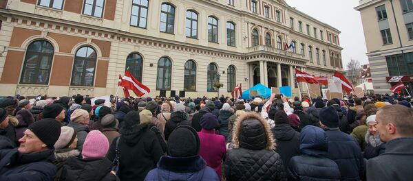 Митинг на Ратушной площади в поддержку мэра города Нила Ушакова - Sputnik Латвия
