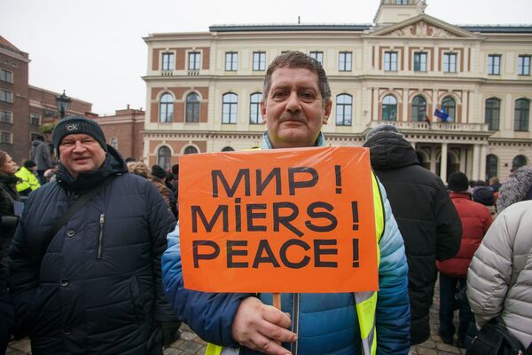 Что это было: балаган на Ратушной площади, которого ждали - Sputnik Латвия