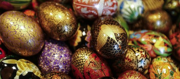 Пасхальные яйца ручной работы на пасхальном рынке в австрийском городе Инсбрук - Sputnik Латвия