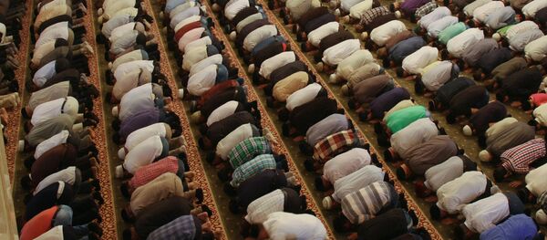 Мусульмане в мечети Мусульмане в мечети - Sputnik Latvija