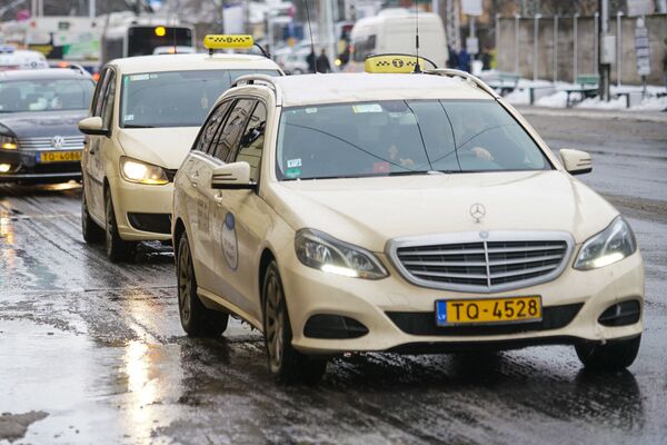 Рига без такси: с шашечками наголо - Sputnik Латвия