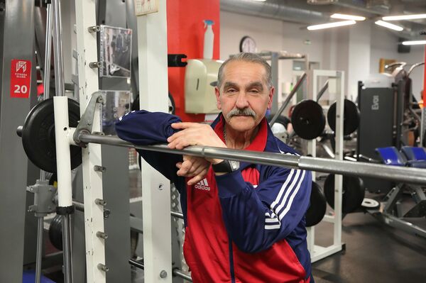 Изо всех сил: тренер Анатолий Воловник побеждает себя и самые страшные болезни - Sputnik Латвия