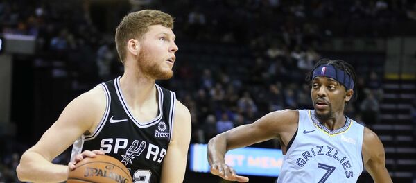 Давис Бертанс в матче против Мемфис Гриззлиз 12 февраля 2019 года - Sputnik Латвия