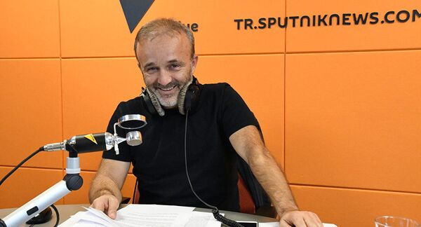 Всемирный день радио: известный турецкий журналист рассказал о работе в Sputnik - Sputnik Латвия