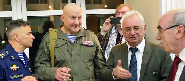 Полковник Владимир Ерсак (слева) и его боевые товарищи на приеме в Посольстве РФ в Кабуле - Sputnik Латвия