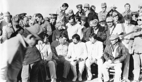 Опасные гастроли: артисты СССР вспоминают концерты в Афганистане Опасные гастроли: артисты СССР вспоминают концерты в Афганистане - Sputnik Латвия