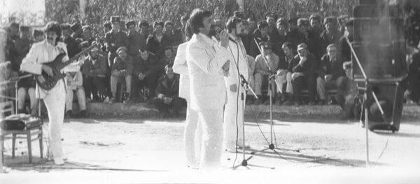 Сябры.  Концерт в Шинданде, провинция Герат, 1985 год - Sputnik Латвия