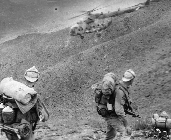 Голубые береты: песни, которые рождались после боев - Sputnik Латвия