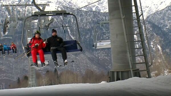 Путин и Лукашенко покатались на горных лыжах в Сочи - Sputnik Latvija