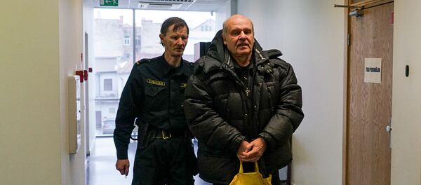 Подозреваемый в шпионаже в пользу РФ Олег Бурак в здании суда в Риге - Sputnik Латвия