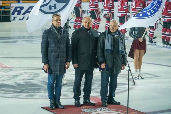 Рижские динамовцы взяли реванш у Динамо (Минск) в Зимней классике Рижские динамовцы взяли реванш у Динамо (Минск) в Зимней классике - Sputnik Латвия