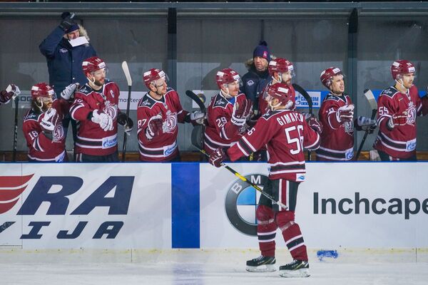 Рижские динамовцы взяли реванш у Динамо (Минск) в Зимней классике Рижские динамовцы взяли реванш у Динамо (Минск) в Зимней классике - Sputnik Латвия