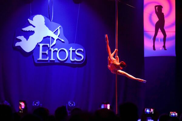 Любовь похожая на ART: EROTS-2019 – осмысленный и щадящий - Sputnik Латвия