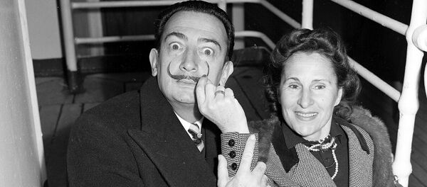 Сальвадор Дали со своей супругой Галой  - Sputnik Латвия