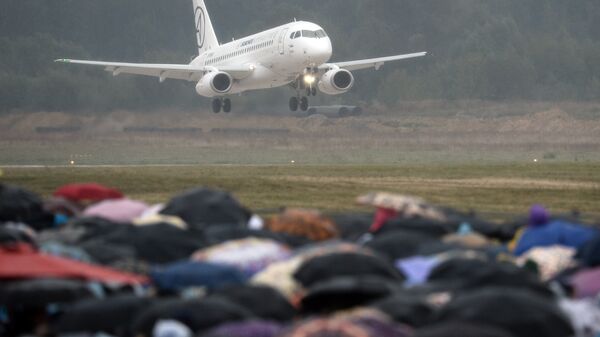 Самолет Sukhoi Superjet - Sputnik Латвия