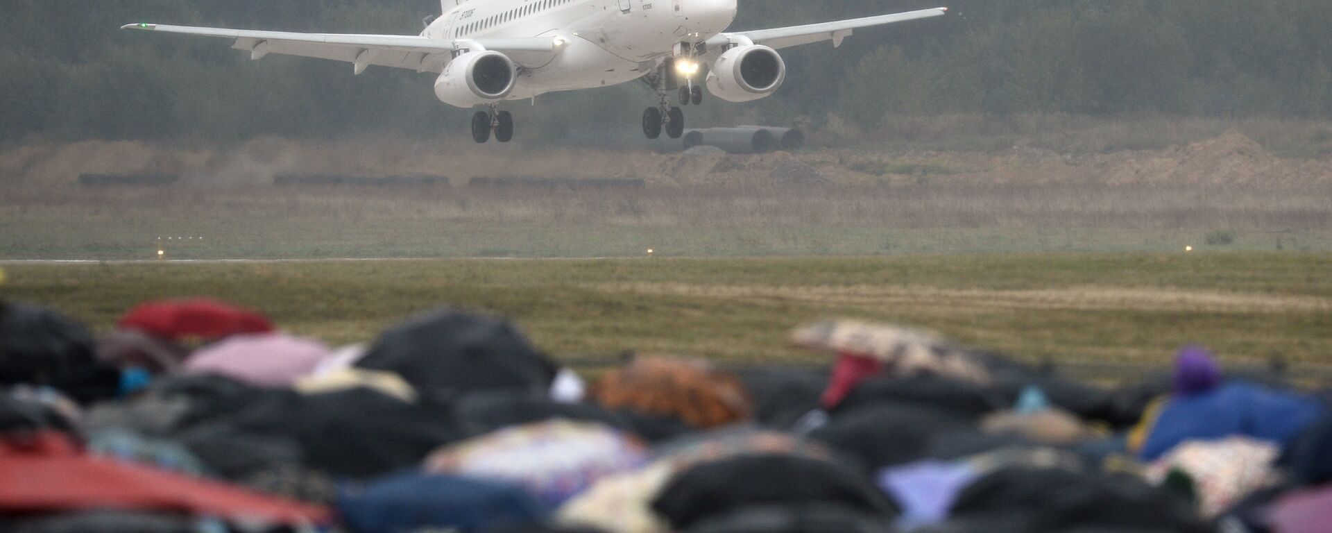 Самолет Sukhoi Superjet - Sputnik Латвия, 1920, 22.03.2017