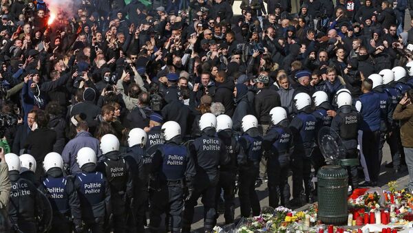 Полиция и манифестанты в Брюсселе. 27 марта 2016 - Sputnik Latvija