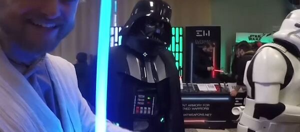 Оружие Дарта Вейдера узаконили: бои на световых мечах стали видом спорта - Sputnik Латвия