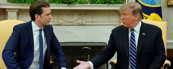 Канцлер Австрии Себастьян Курц и президент США Дональд Трамп Канцлер Австрии Себастьян Курц и президент США Дональд Трамп - Sputnik Latvija