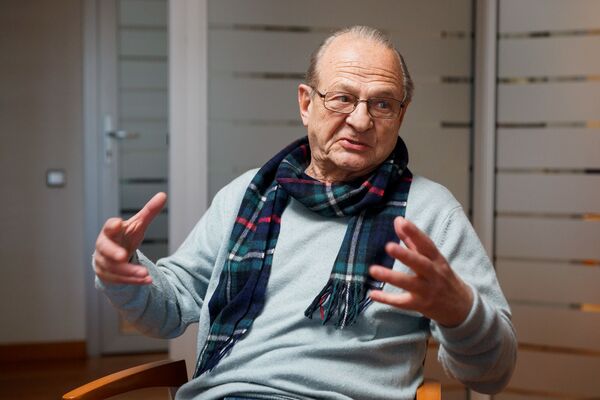 Адольф Шапиро: русская душа понятна всем – от Бразилии до Японии Адольф Шапиро: русская душа понятна всем – от Бразилии до Японии - Sputnik Латвия