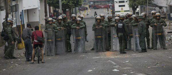 Военнослужащие армии Венесуэлы на улице в Урене, Венесуэла Военнослужащие армии Венесуэлы на улице в Урене, Венесуэла - Sputnik Latvija