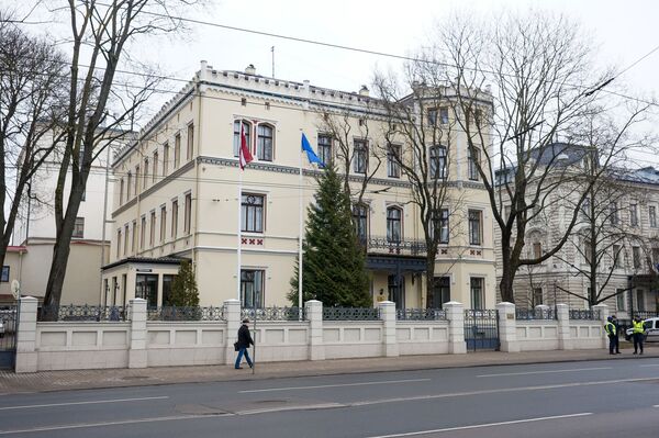 Вердикт суда предрешен: негромкий спектакль о русских школах в Латвии - Sputnik Латвия