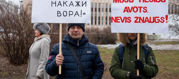 Пикет Социалистической партии Латвии у здания Конституционного суда с требованием о признании неконституционными и подлежащими отмене поправки к закону об образовании Пикет Социалистической партии Латвии у здания Конституционного суда с требованием о признании неконституционными и подлежащими отмене поправки к закону об образовании - Sputnik Латвия