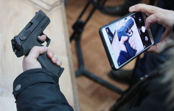 Перспективное оружие: чем новый Удав лучше пистолета Макарова Перспективное оружие: чем новый Удав лучше пистолета Макарова - Sputnik Латвия