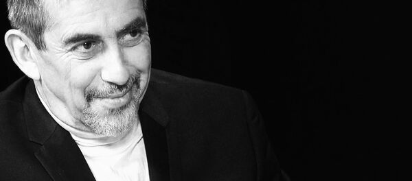 Латвия поделит людей на два сорта: Линдерман о крахе русского - Sputnik Латвия