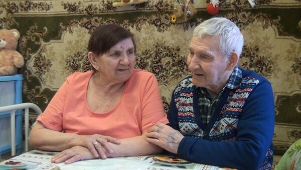 Полвека спустя: влюбленные встретились в доме престарелых - Sputnik Латвия