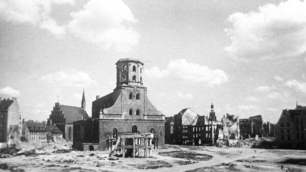 Ратушная площадь в Риге после отступления фашистов, октябрь 1944 года - Sputnik Латвия