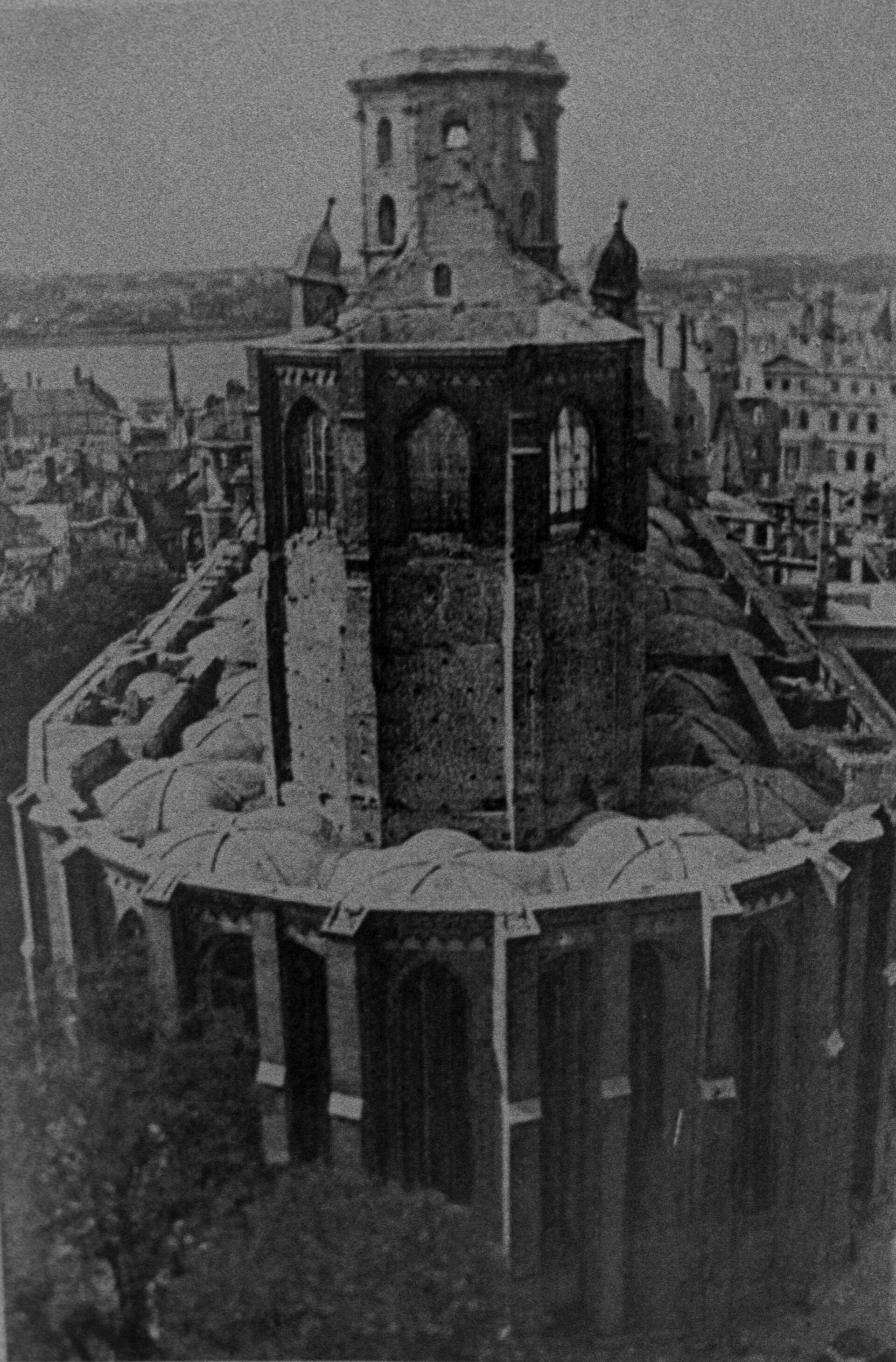 Церковь Святого Петра в Риге после артобстрела и пожара, июнь 1941 года - Sputnik Латвия, 1920, 21.06.2021