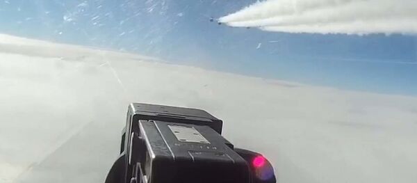 Перехват над Балтикой борта разведки США - видео из кабины Су-27 Перехват над Балтикой борта разведки США - видео из кабины Су-27 - Sputnik Латвия