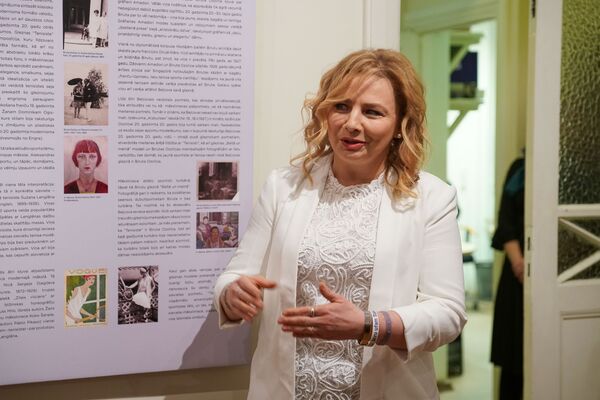 Икона эпохи эмансипации: в Риге открылась необычная выставка - Sputnik Латвия