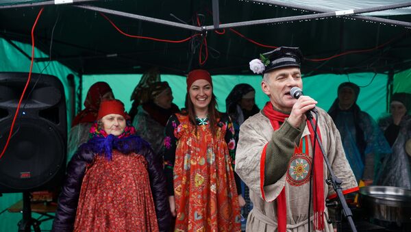 Выступление на празднике Масленицы, организованном Русским союзом Латвии - Sputnik Latvija