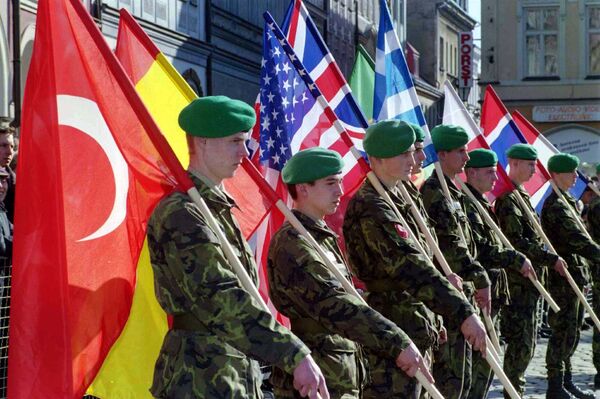 Мечты Горбачева не заменят НАТО. Как Запад нарушил свои обещания Мечты Горбачева не заменят НАТО. Как Запад нарушил свои обещания - Sputnik Латвия