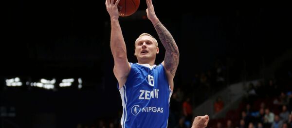 Игрок Зенита Янис Тимма (в центре) в матче группового этапа Кубка Европы по баскетболу между БК Зенит (Россия, Санкт-Петербург) и БК Летувос Ритас (Литва, Вильнюс). - Sputnik Латвия