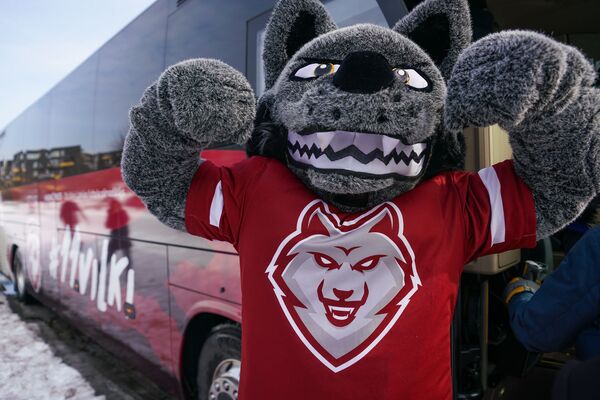 Тренер сборной Латвии по футболу сразу включил в список кандидатов 18-летнего дебютанта - Sputnik Латвия