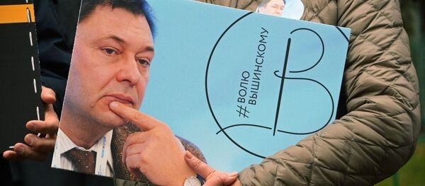 Плакат с портретом руководителя портала РИА Новости – Украина Кирилла Вышинского Плакат с портретом руководителя портала РИА Новости – Украина Кирилла Вышинского - Sputnik Latvija