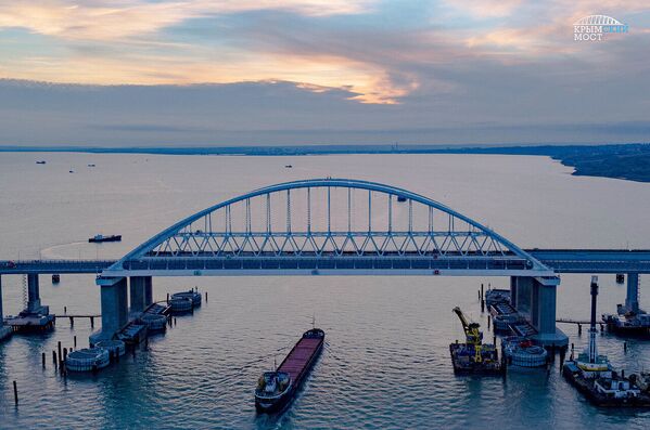 Крымский мост через Керченский пролив - Sputnik Latvija