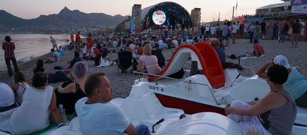 Зрители на 16-м международном музыкальном фестивале Koktebel Jazz Party Зрители на 16-м международном музыкальном фестивале Koktebel Jazz Party - Sputnik Latvija