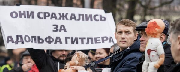 Андрей Пагор на акции антифашистов против шествия легионеров в Риге - Sputnik Latvija