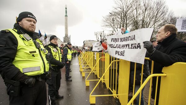 Антифашисты. Шествие легионеров в Риге 16 марта 2019 - Sputnik Латвия