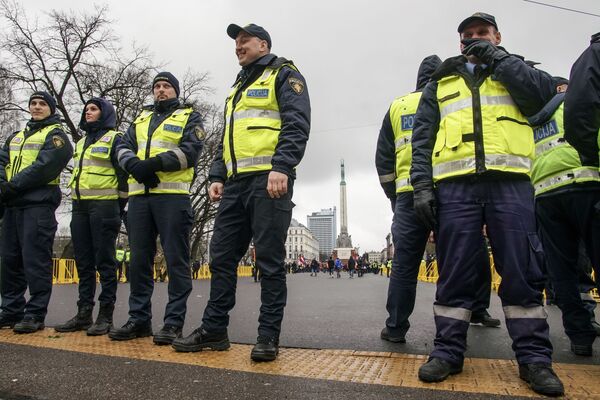 Старая Рига вся в свастике: марш проигравших и позор Европы - Sputnik Латвия