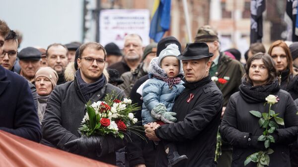 Депутат Сейма от Национального объединения Райвис Дзинтарс на шествии легионеров в Риге 16 марта 2019 - Sputnik Latvija