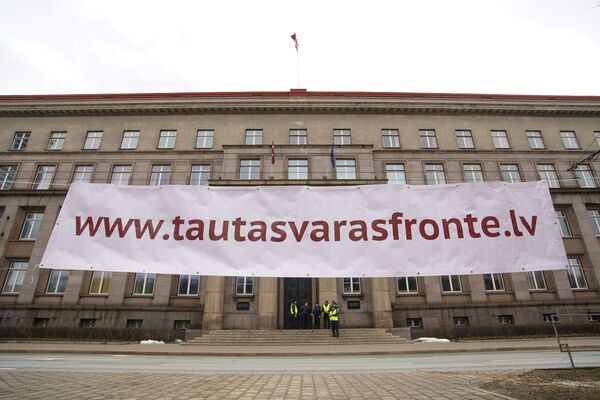 Фронт народной власти у кабмина Латвии: к ним прислушиваются Фронт народной власти у кабмина Латвии: к ним прислушиваются - Sputnik Латвия