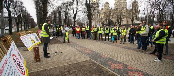 Открытое собрание общественного движения Фронт народной власти у кабинета министров Открытое собрание общественного движения Фронт народной власти у кабинета министров - Sputnik Латвия