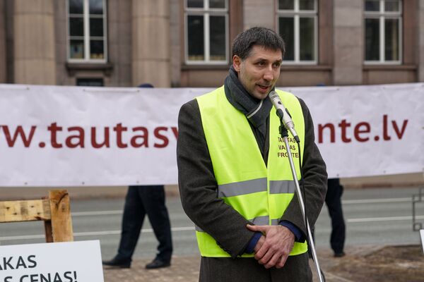 Фронт народной власти у кабмина Латвии: к ним прислушиваются Фронт народной власти у кабмина Латвии: к ним прислушиваются - Sputnik Латвия